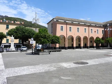 Piazza Cavour
